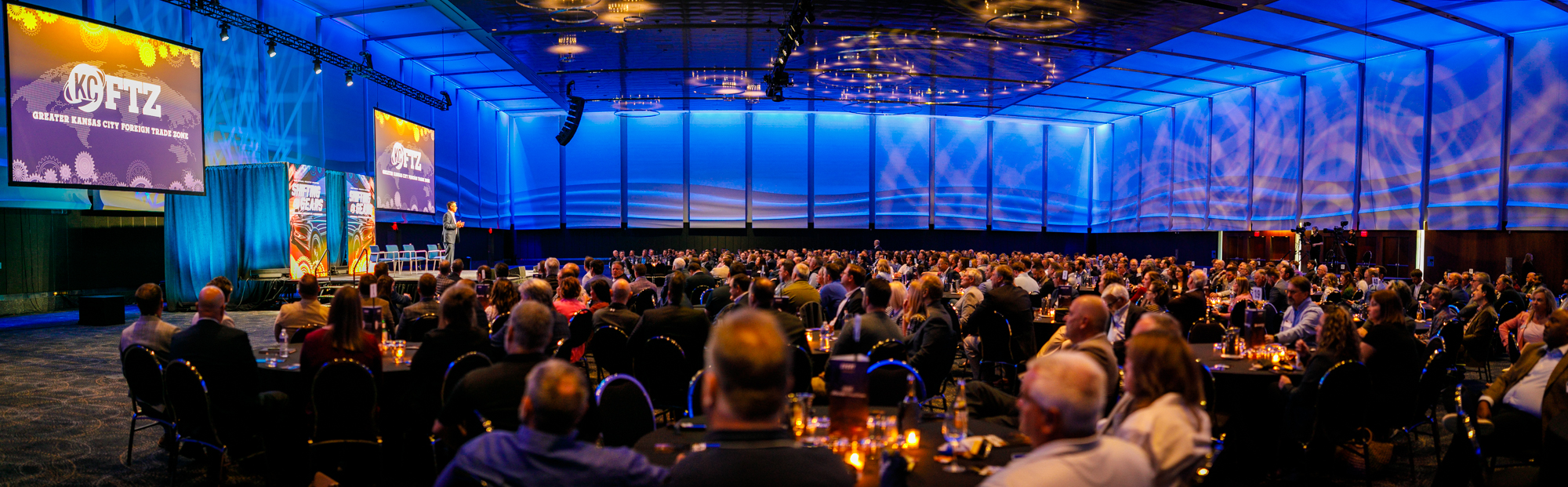 AIB 2025 Attendee Photo Large conference room with 650 attendees facing a stage
